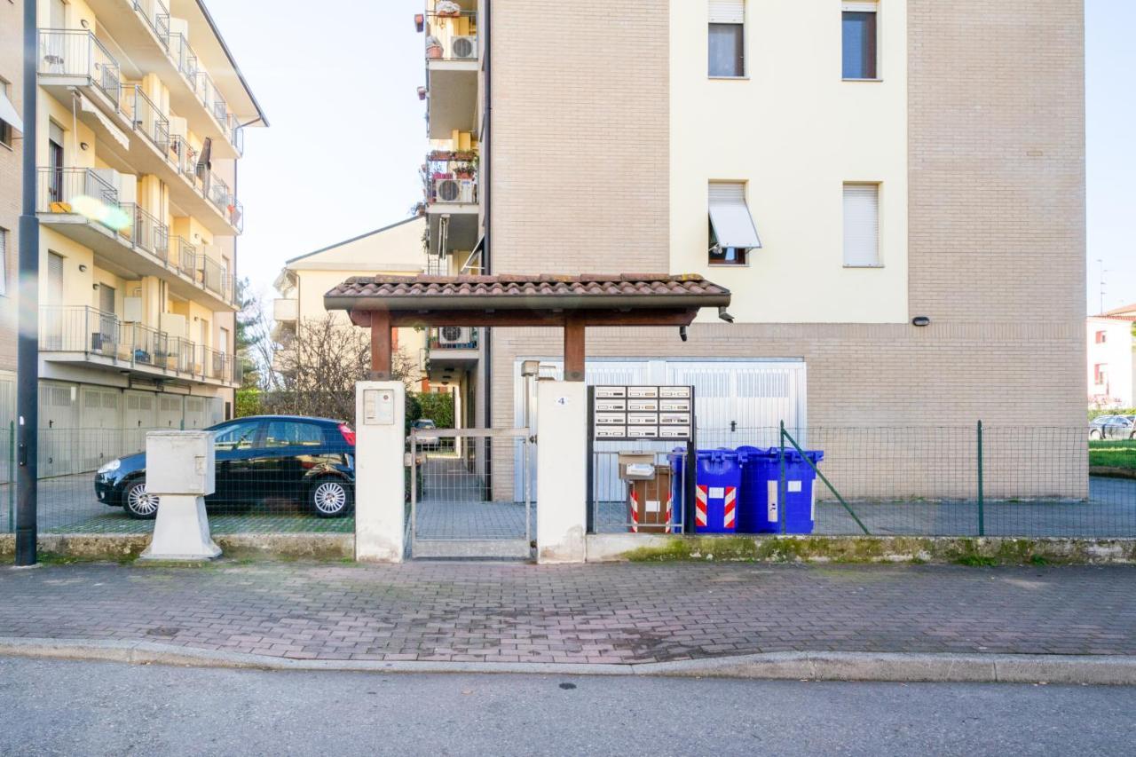 Parma Fiere Studio Con Parcheggio E Balcone Apartamento Exterior foto